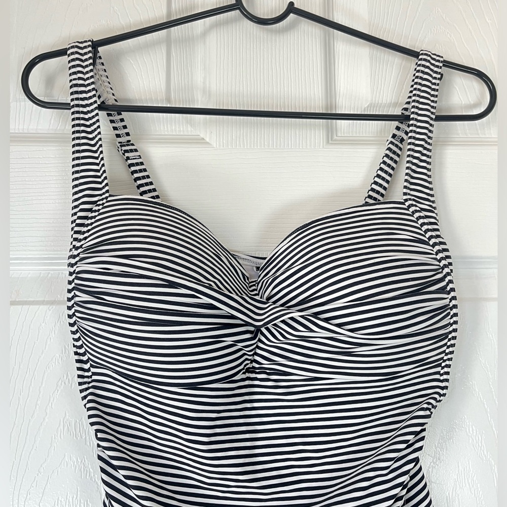 Bond Eye Australia One Piece Bathingsuit Size 10 - Picture 3 of 8